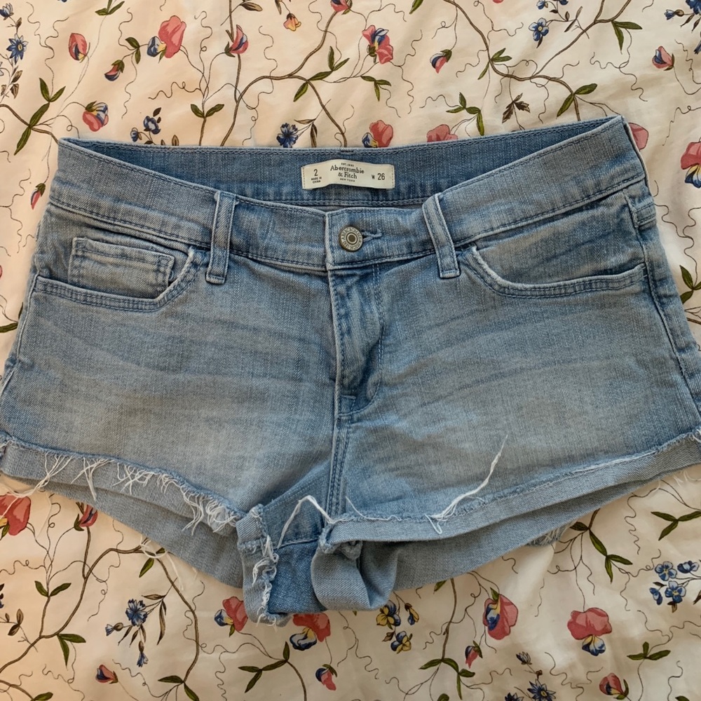 Low-rise light wash Abercrombie & Fitch shorts